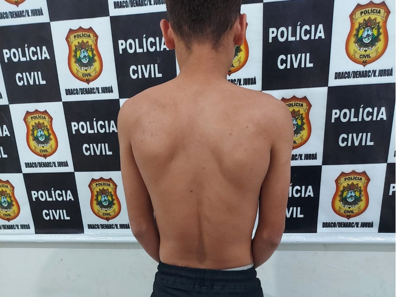 Adolescente de 13 anos é apreendido suspeito de matar homem no Acre
