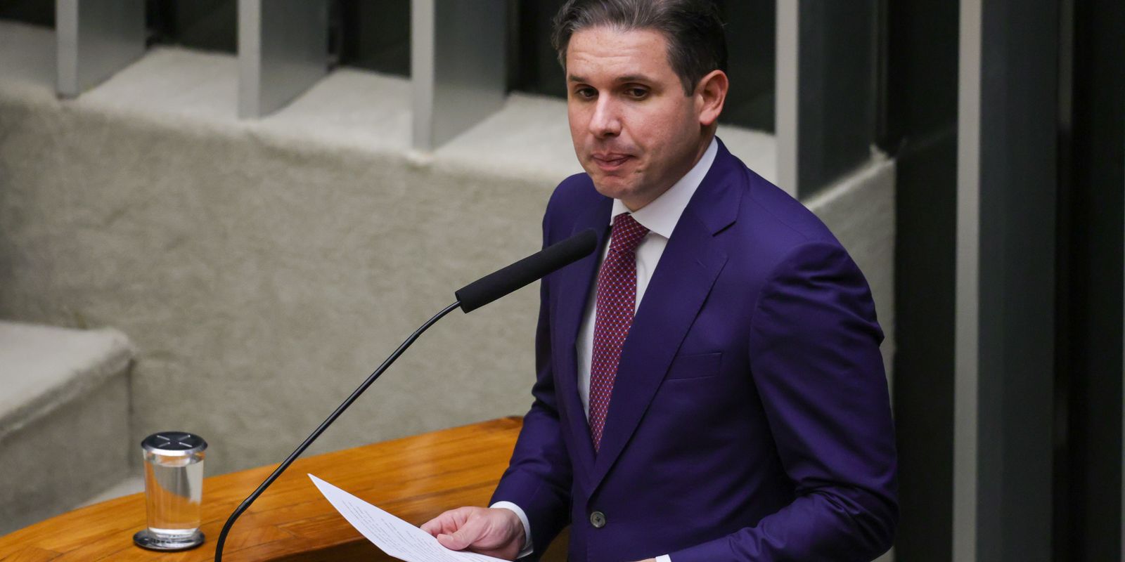 Decisão de Flávio Dino sobre penduricalhos foi “feliz”, diz Hugo Motta