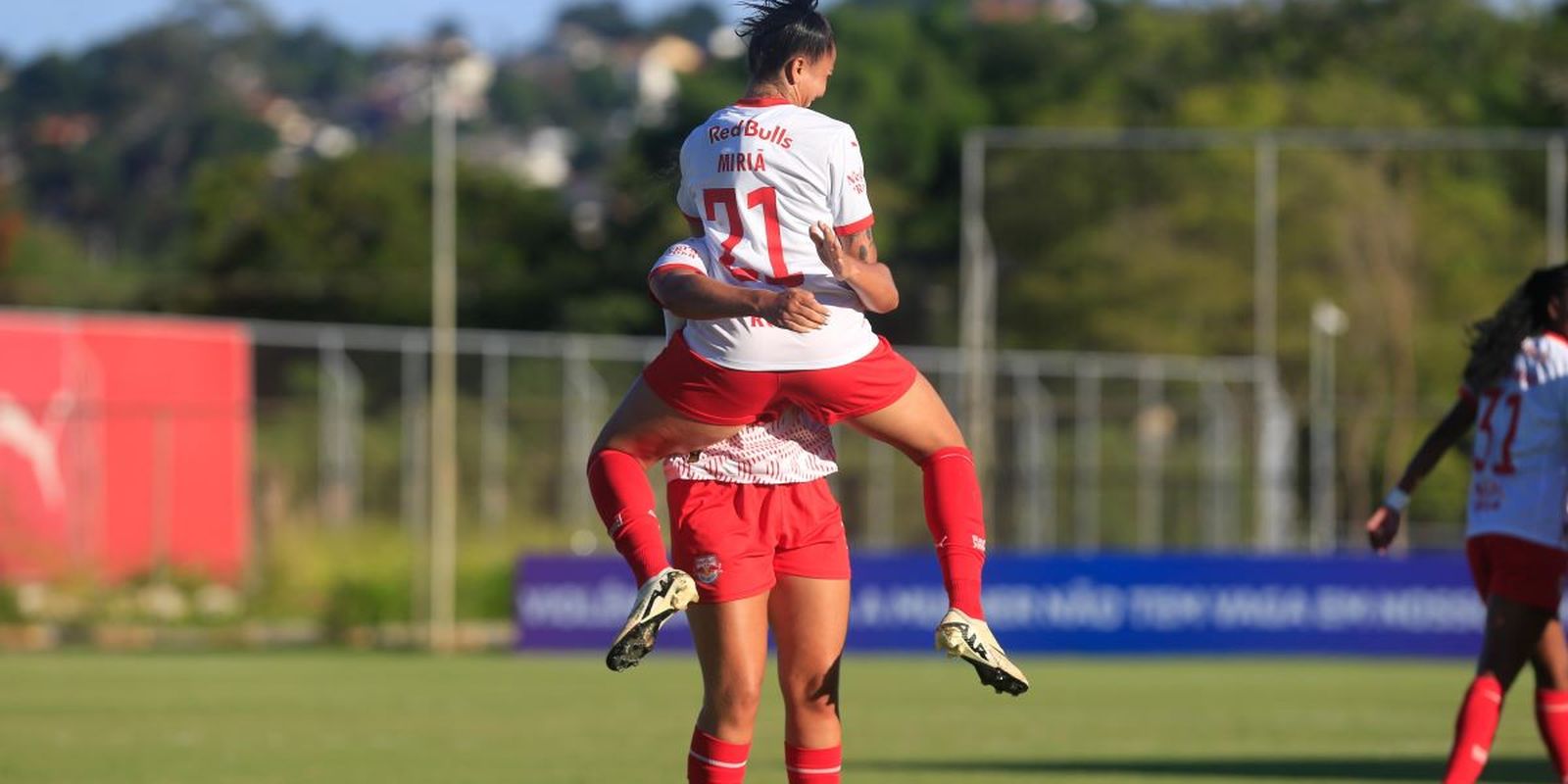 Reforços marcam e Bragantino vence Ferroviária no Brasileiro Feminino