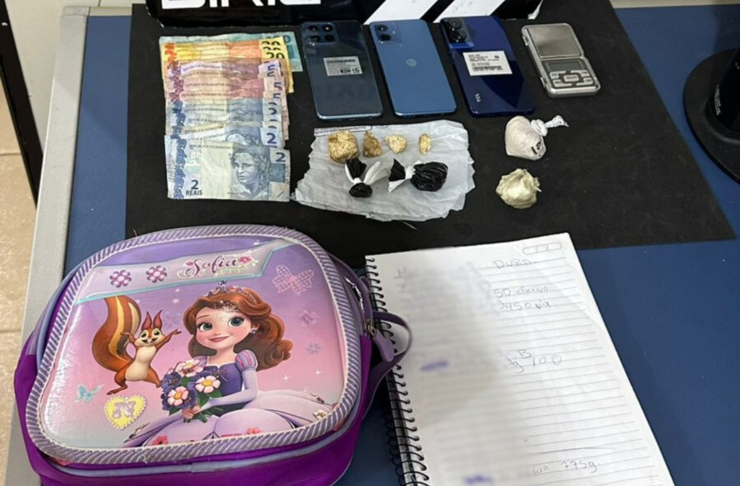 Mulher é presa suspeita de vender drogas por ‘delivery’ em Boa Vista