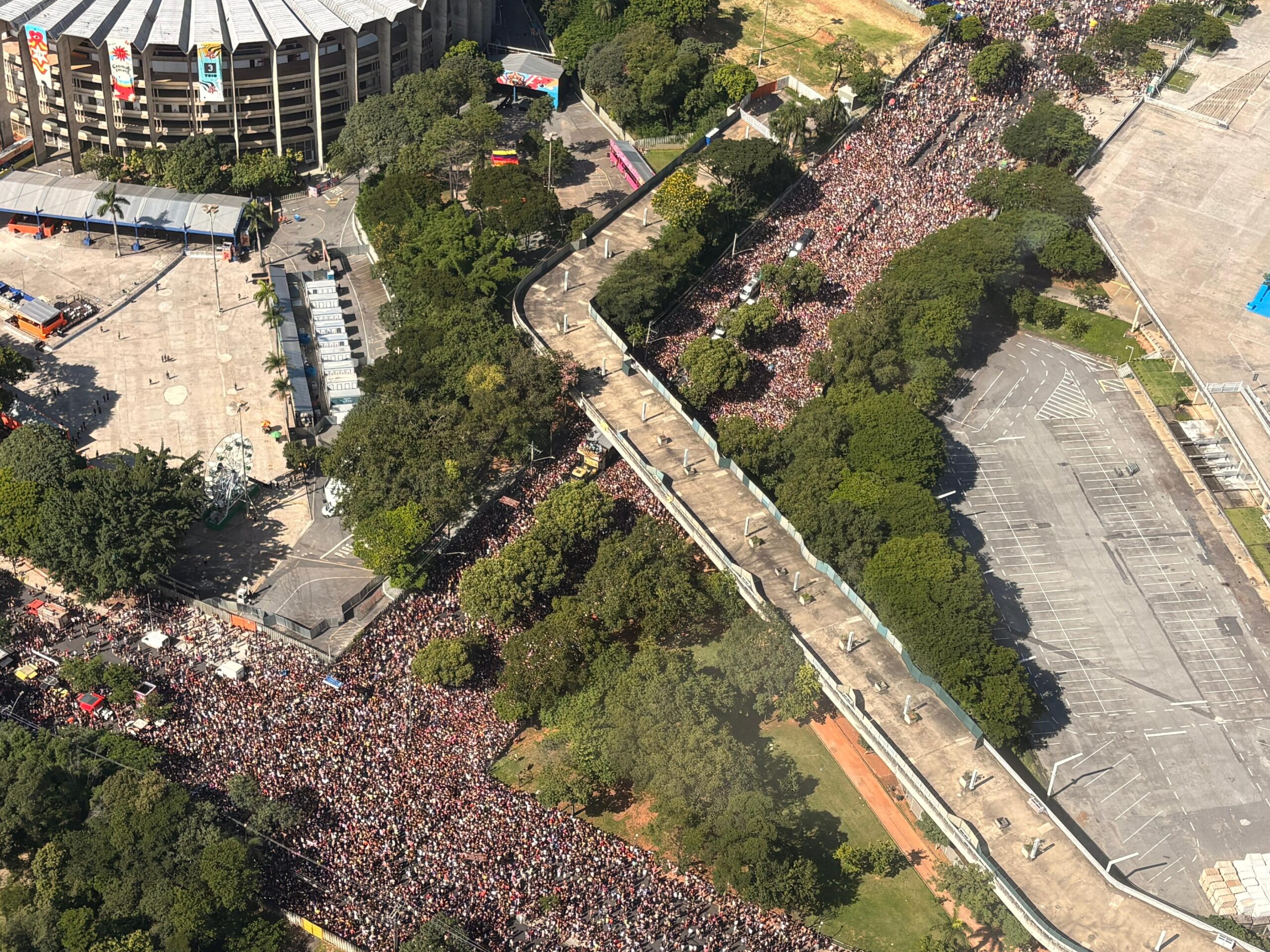 Pampulha tem trânsito intenso durante apresentação de Marina Sena