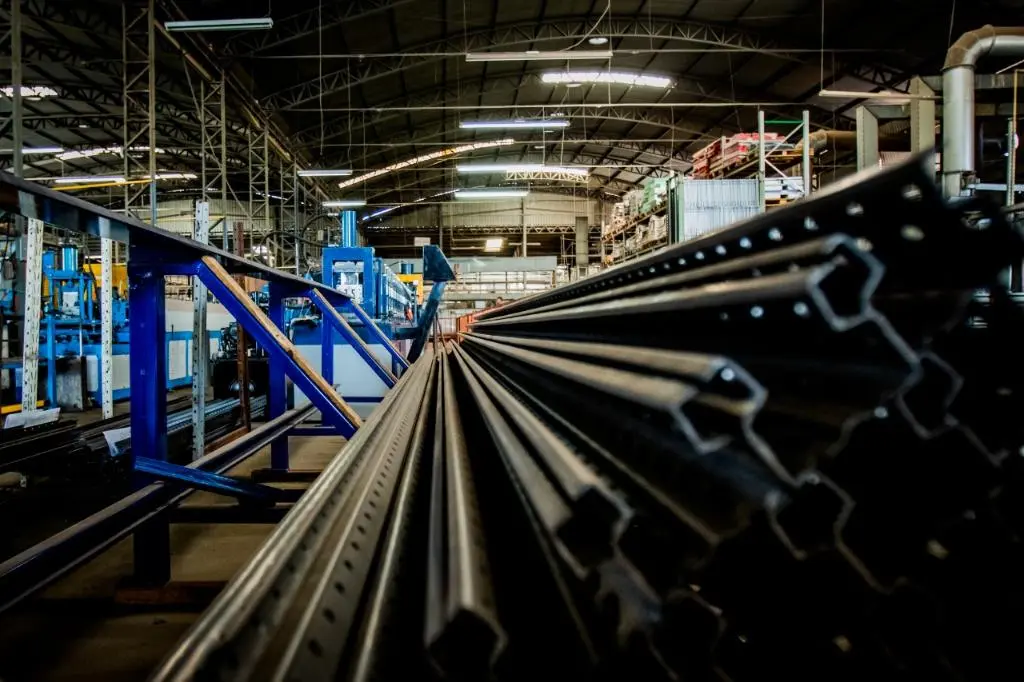 Faturamento da indústria fica estagnado em 2025