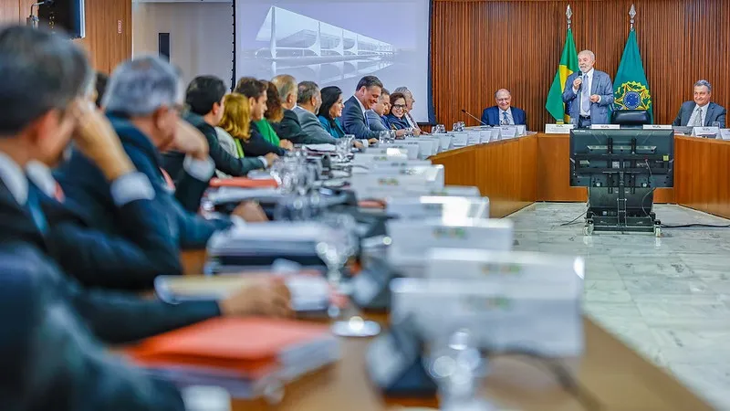 Aumento de imposto de eletrônicos e queda nas pesquisas fazem Planalto bater cabeça