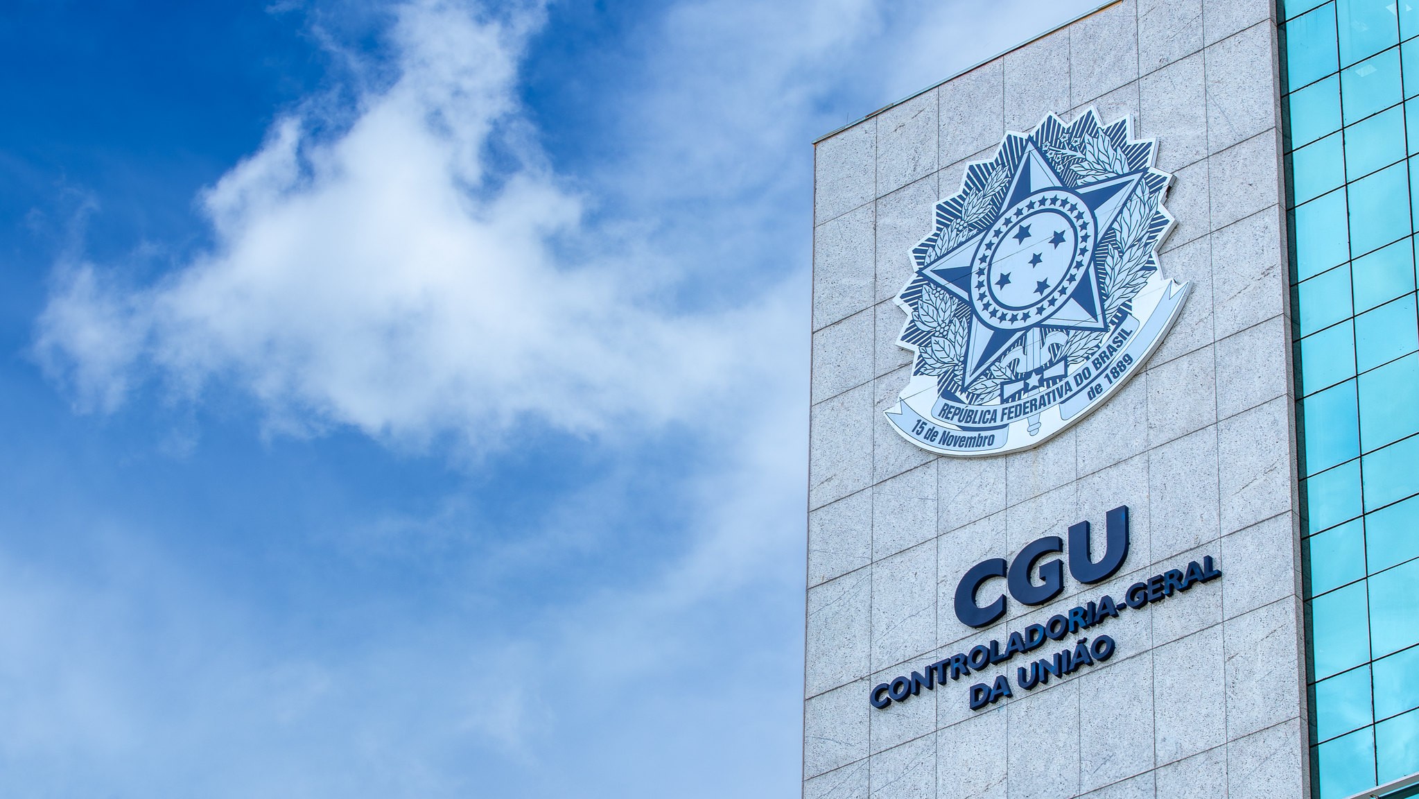 Ministério da Agricultura revê licitação para compra de escavadeiras e tratores; valor previsto cai quase R$ 1 bilhão