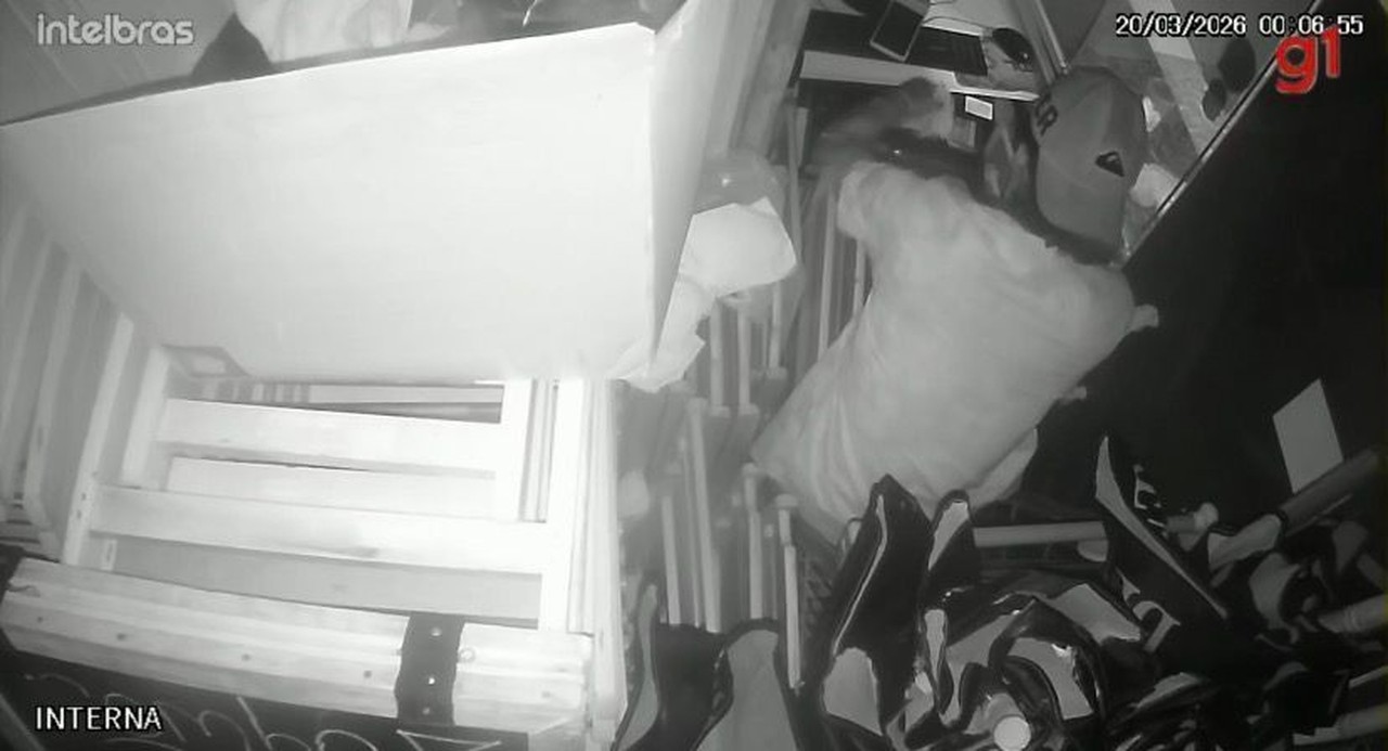 Câmeras flagram invasão e furto em quiosque na orla de Santos; VEJA