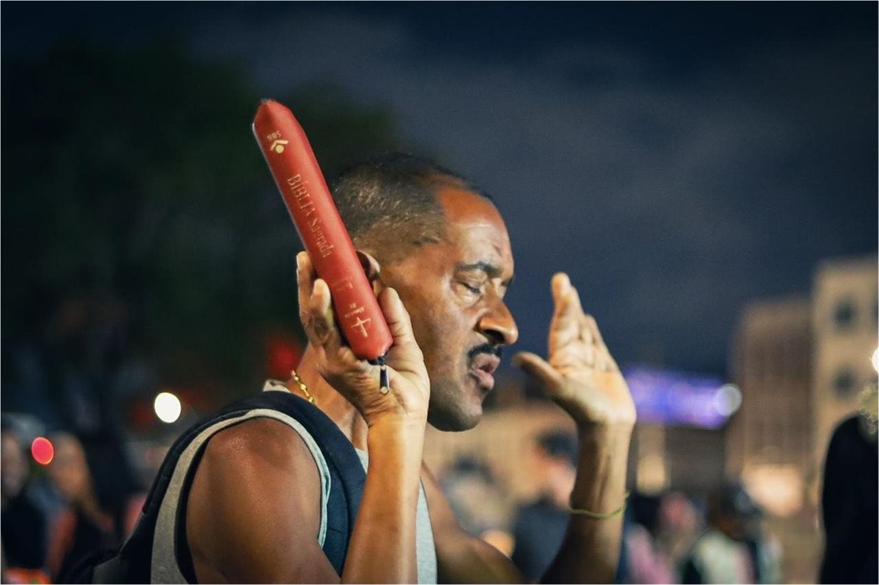 quanto mais ida ao culto, maior obediência à Bíblia