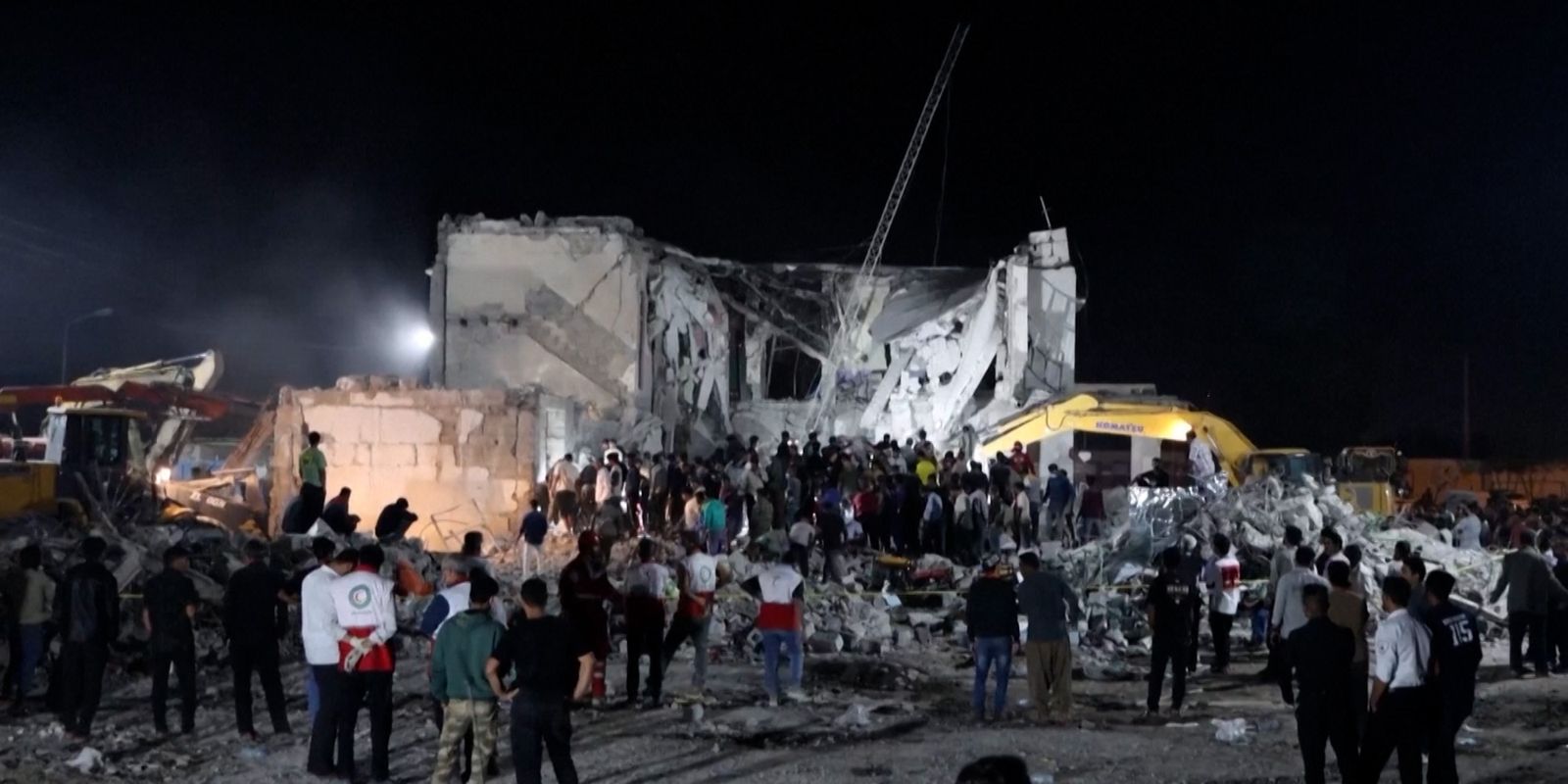 Irã eleva para 153 as estudantes mortas em ataque a escola