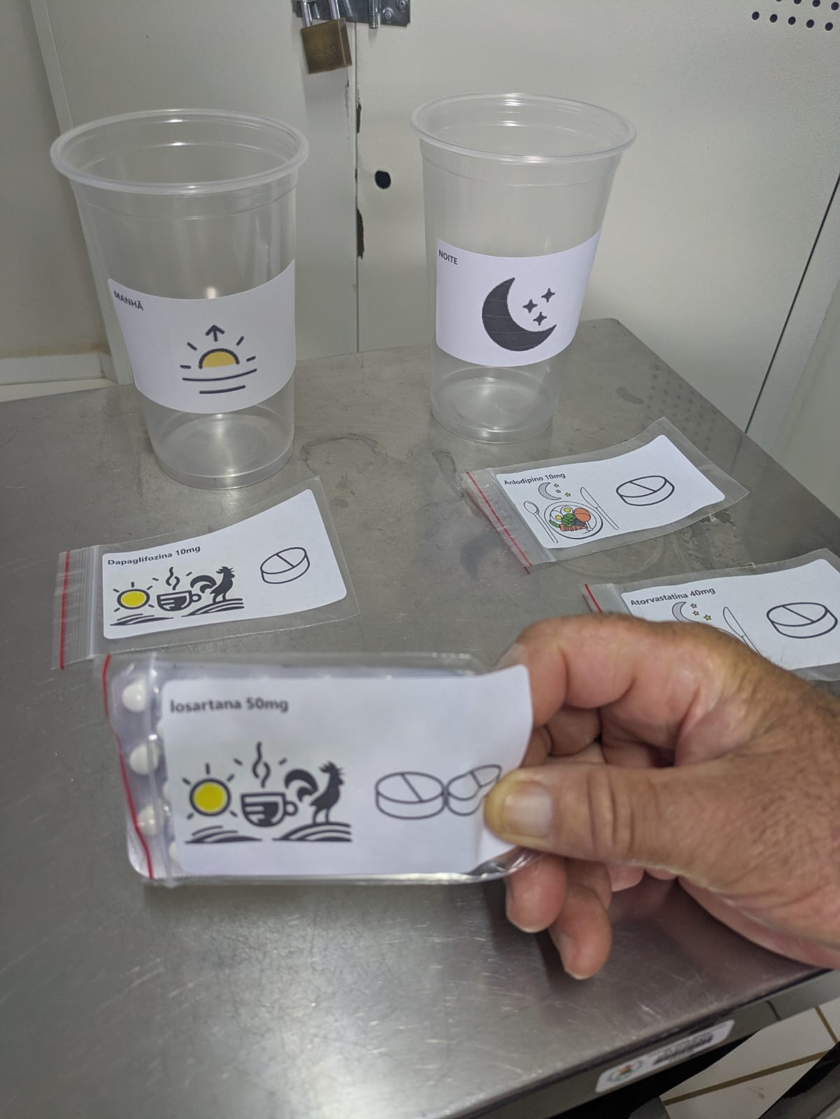 Médico cria receitas ilustrada para pacientes que não sabem ler