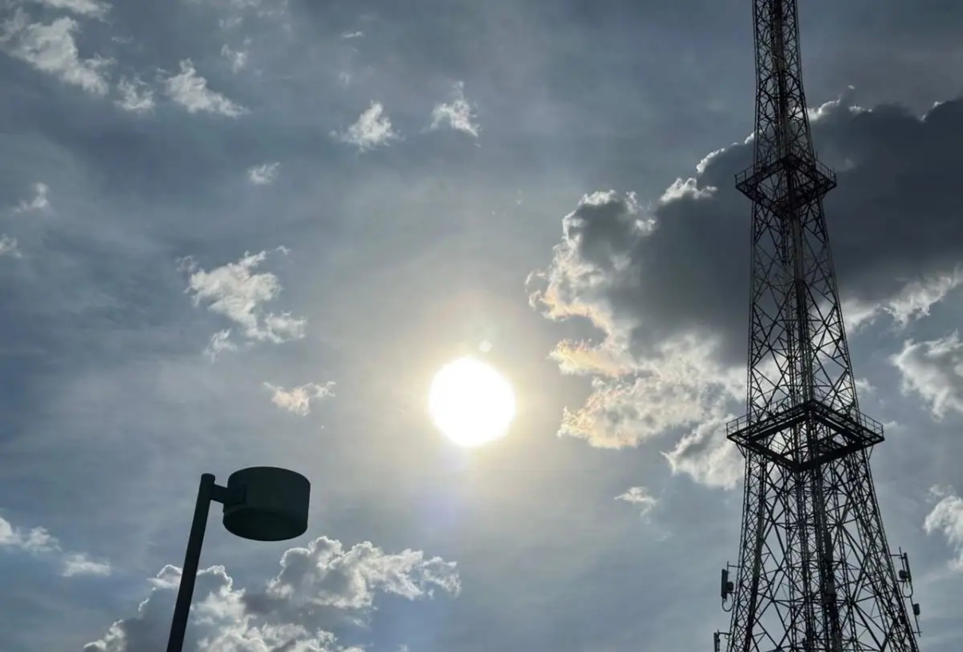 Bolha de calor eleva temperaturas a 36ºC e traz pancadas de chuva no feriado de Páscoa