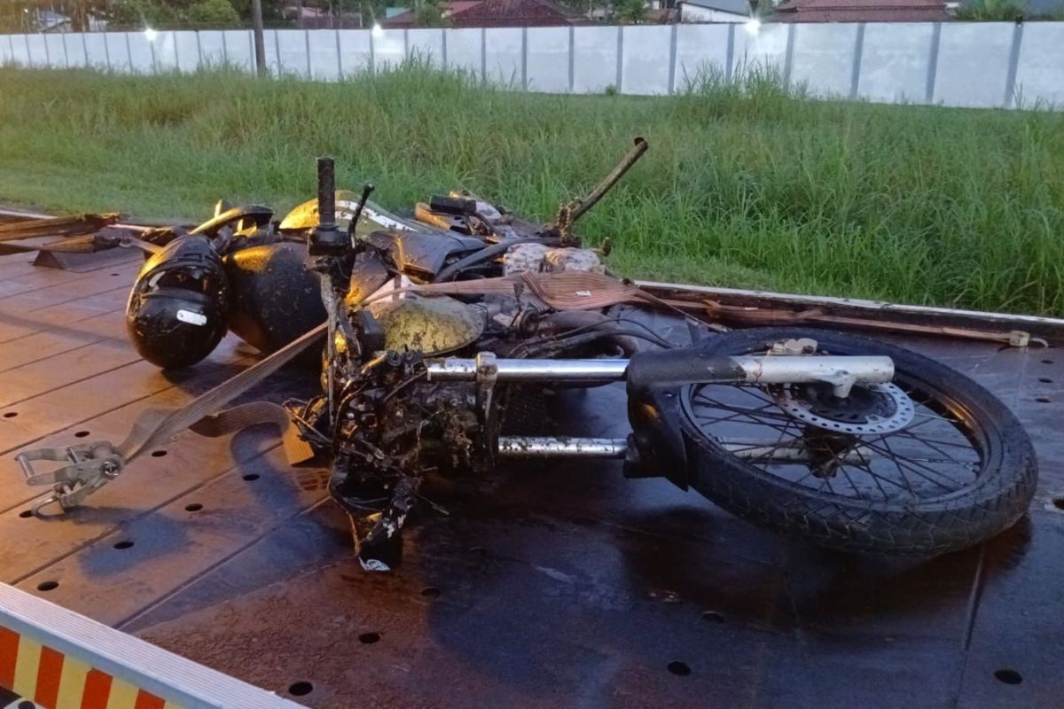 Motociclista morre após atropelar cavalo solto em rodovia de SP; animal também morreu