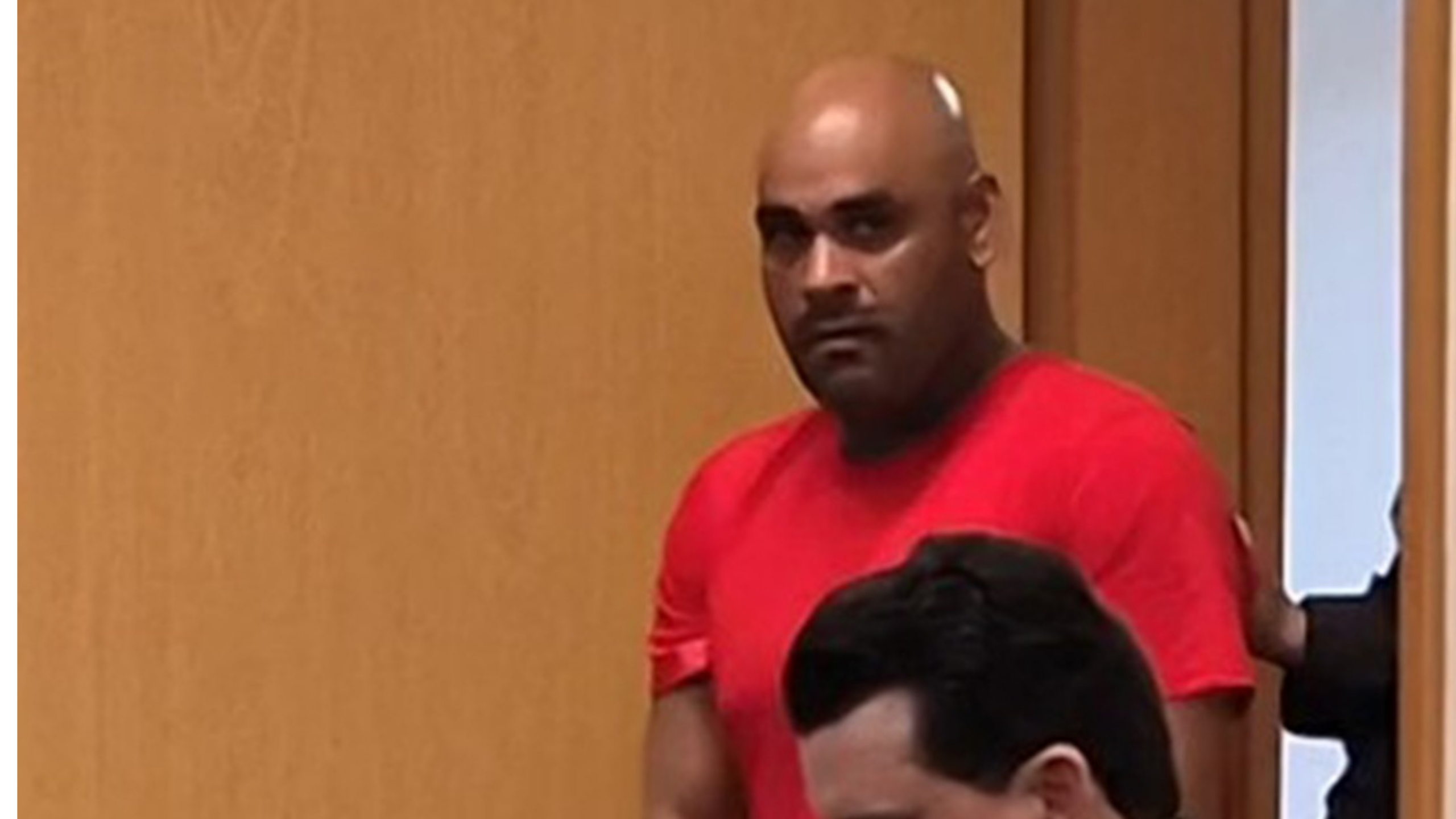 Homem que matou ex-companheira em bar é condenado a mais de 50 anos de prisão por feminicídio em MG