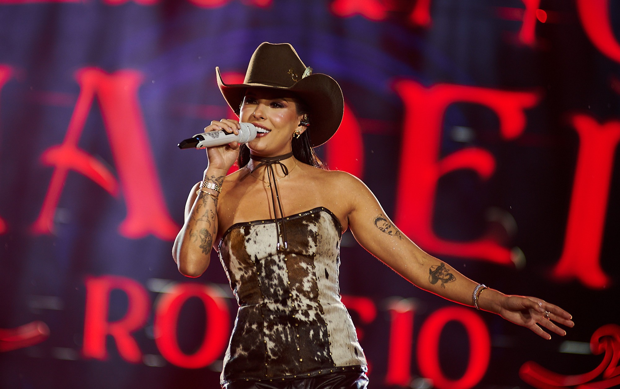 Como chapéu de Ana Castela criou o estilo ‘Barbie sertaneja’