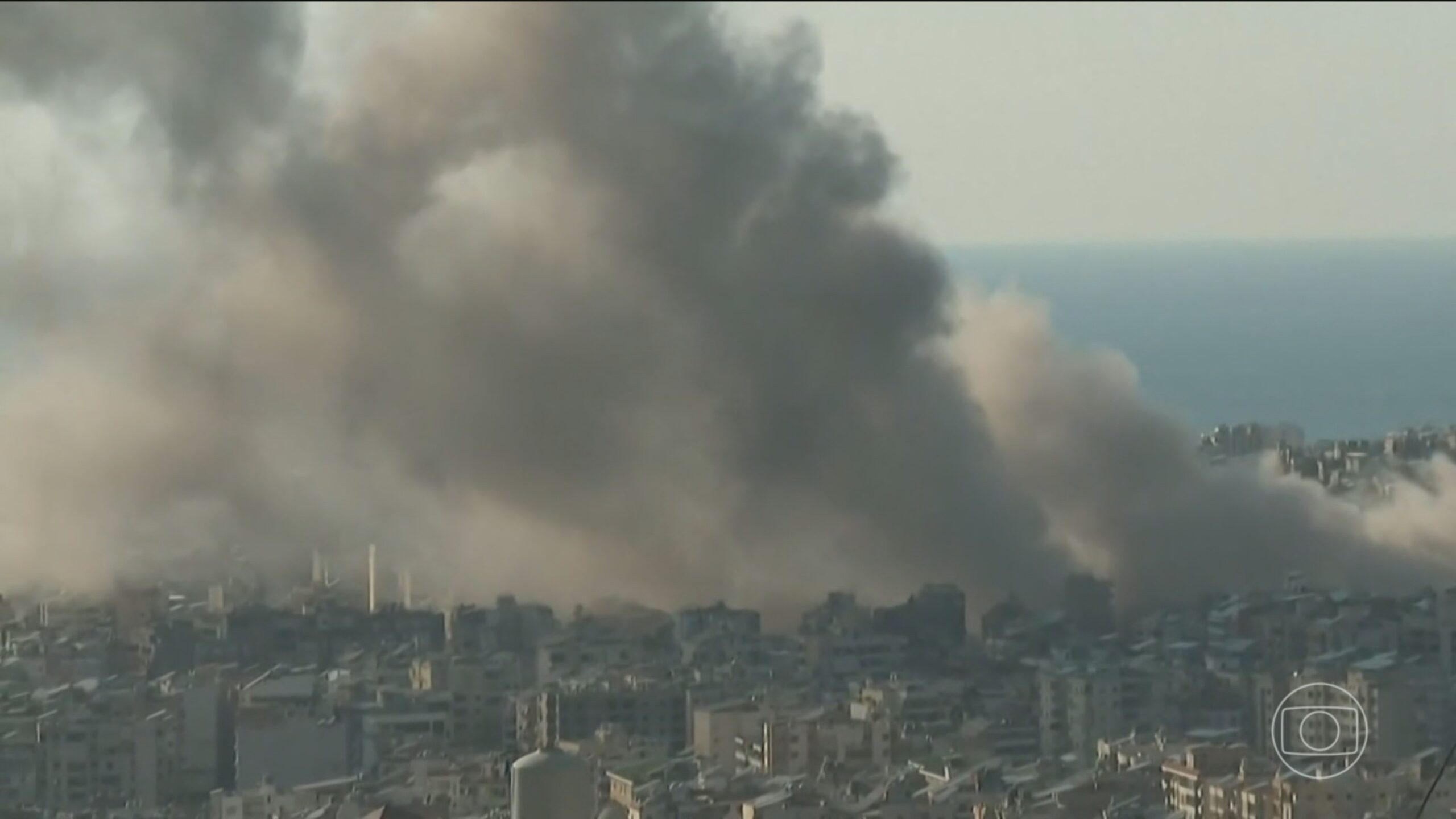 No Líbano, Hezbollah lança mísseis e drones contra Israel, que responde com ataques aéreos em grande escala