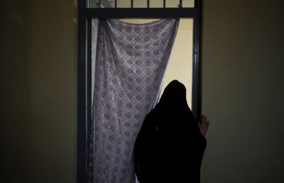 Talibã autoriza muçulmanos a espancarem esposas no Afeganistão