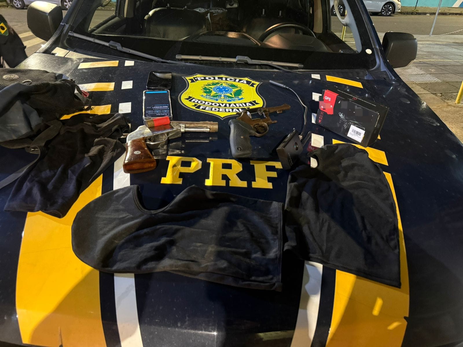 Três homens são presos após perseguição policial no Recife; um fugiu