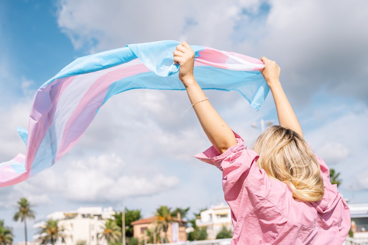 Justiça obriga Unimed a fazer exame de próstata em “mulher trans”