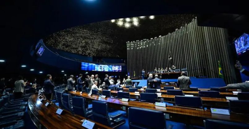 Nikolas diz ser contra projeto de misoginia apoiado por Damares