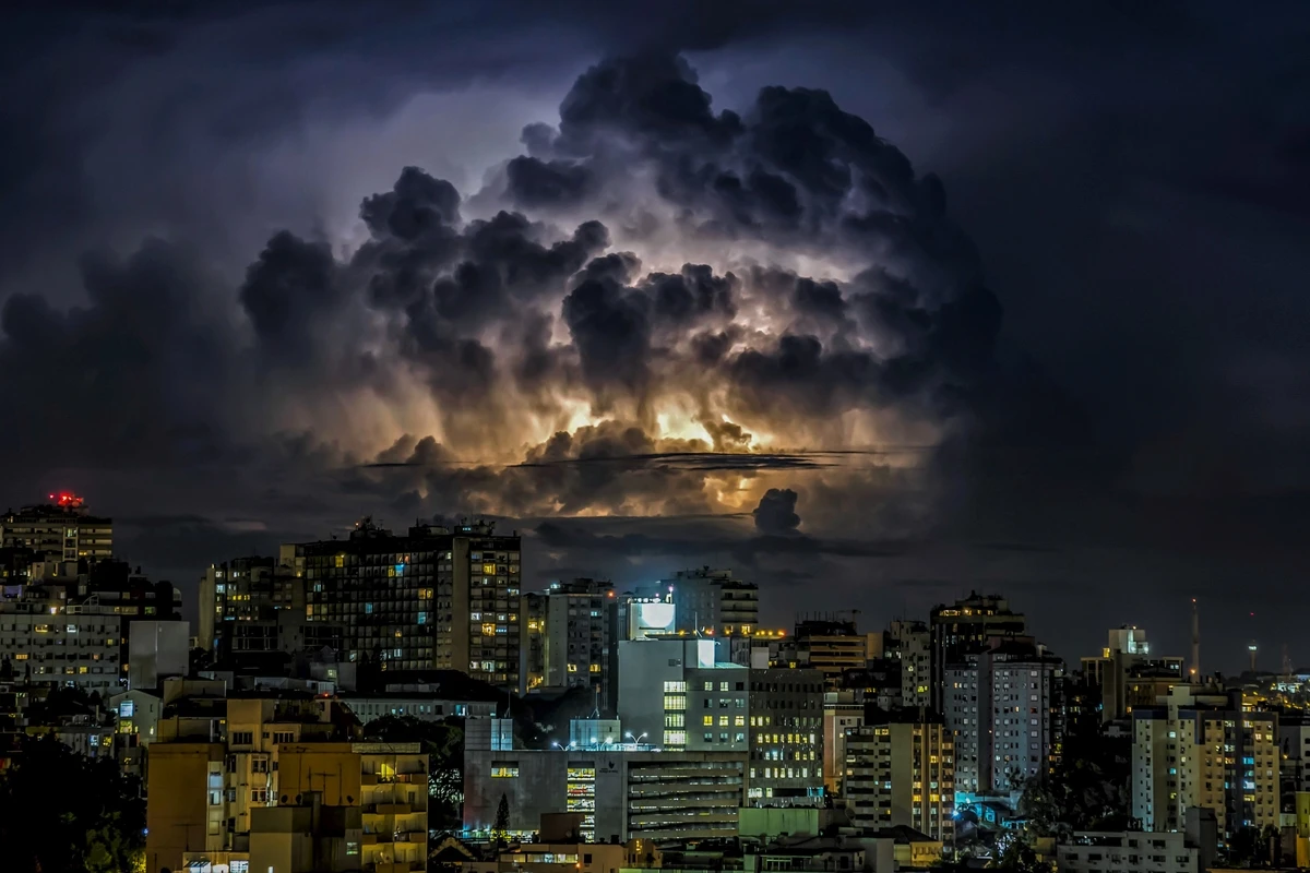 entenda como se formam as tempestade raras e destrutivas