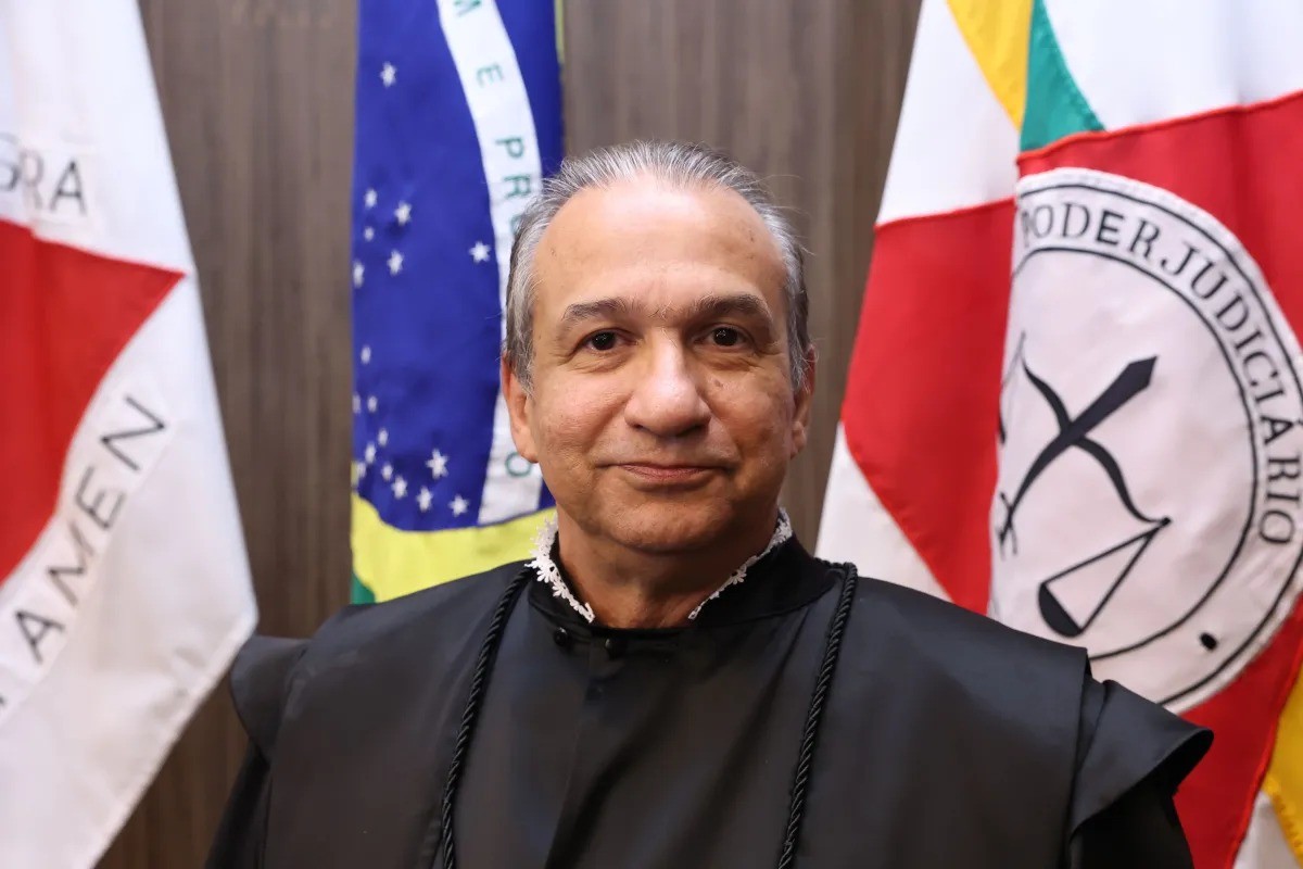 'Ele enfiou a mão dentro da minha calça jeans', denuncia mulher que trabalhou com desembargador de MG quando ele ainda era juiz