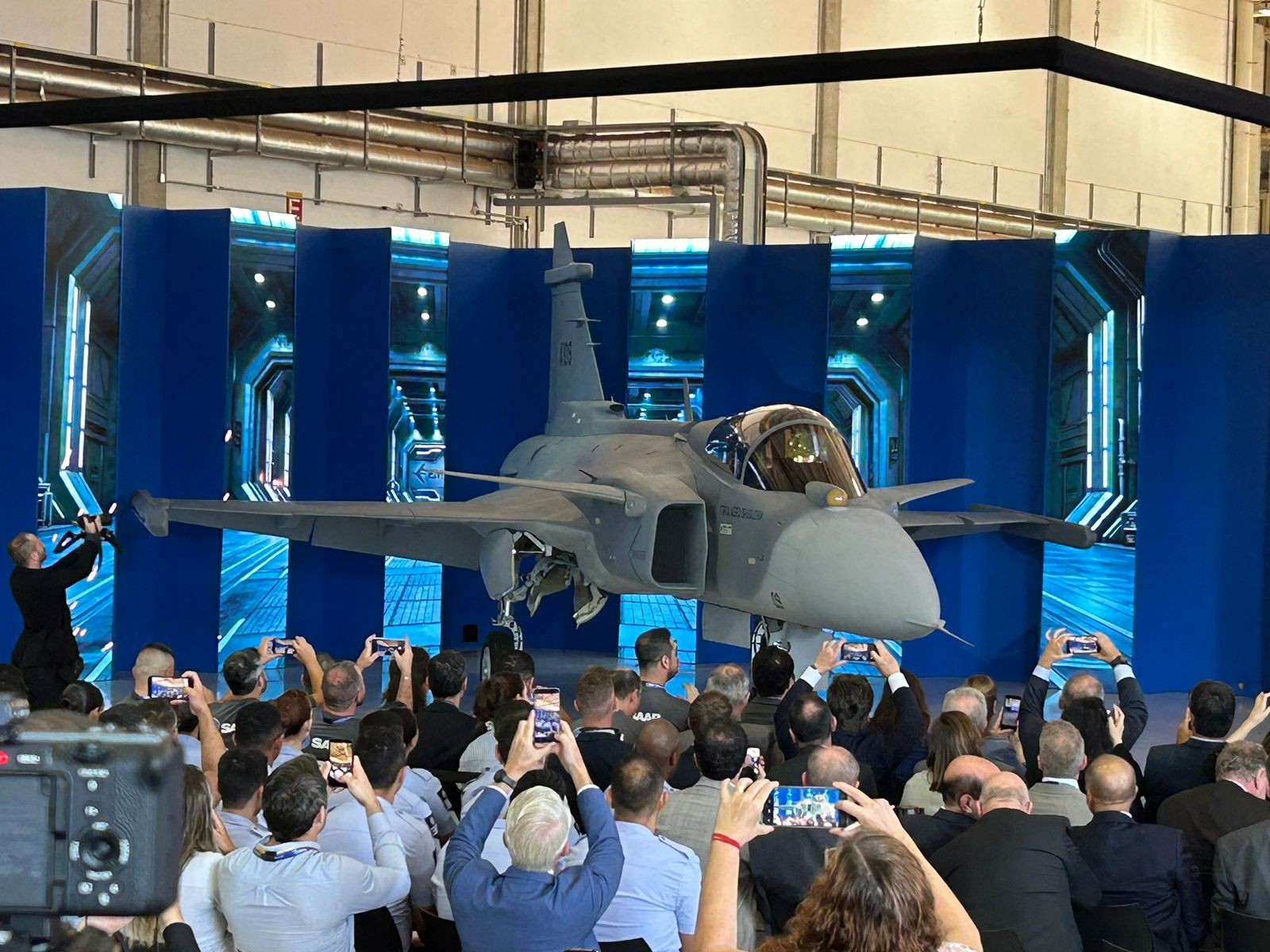 Conheça o caça Gripen f-39E apresentado pela Embraer