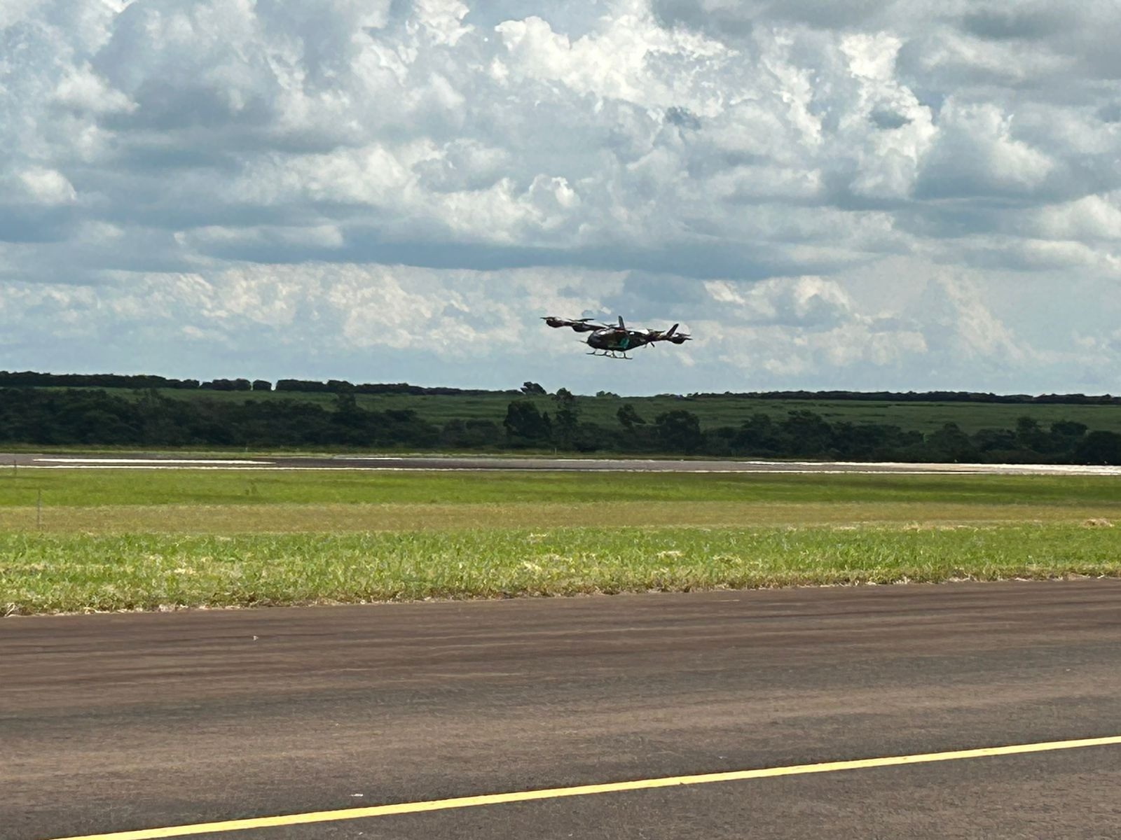 Embraer testa ‘carro voador’ em evento de apresentação do Gripen
