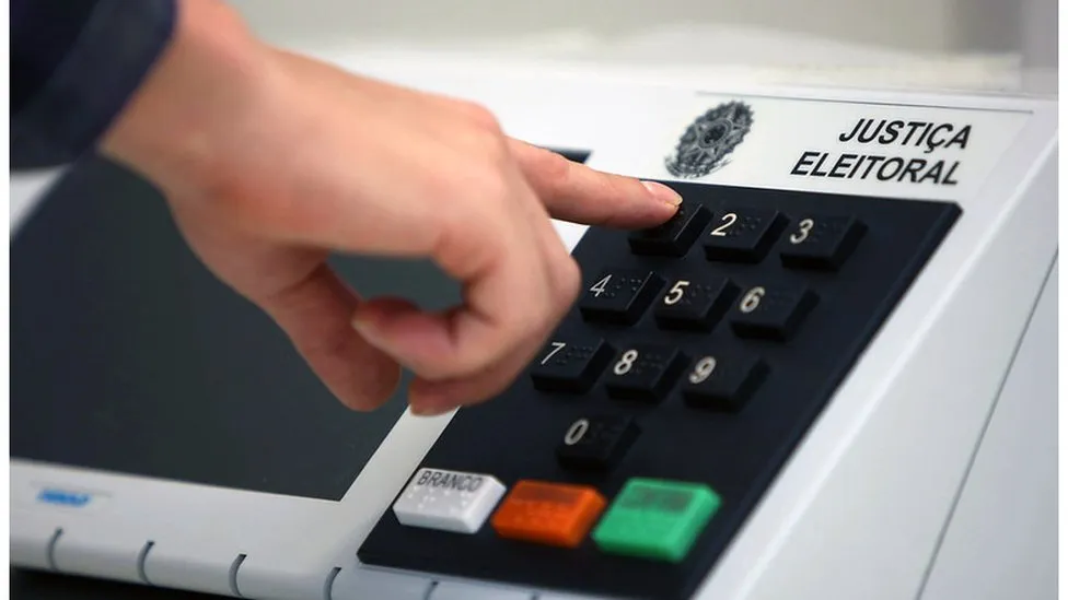 Eleitor tem um mês para regularizar pendências e ficar apto a votar