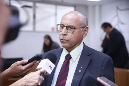 Júlio Campos rebate críticas de Abilio à AL e cita caos na saúde