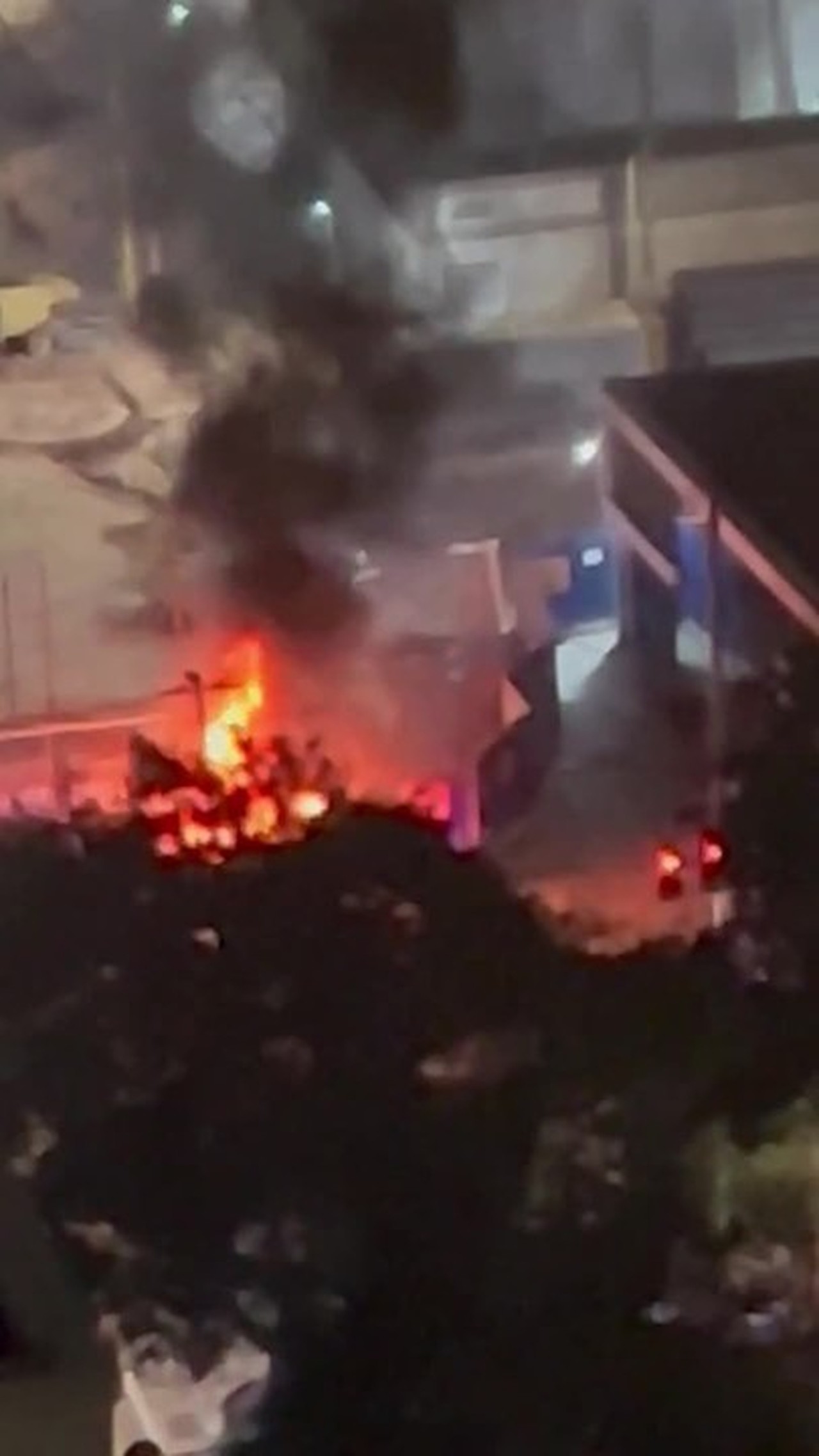 Perseguição policial termina com carro em chamas no Centro de SP; dois suspeitos são presos