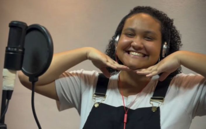 Acidente em parque de diversões mata jovem cantora gospel