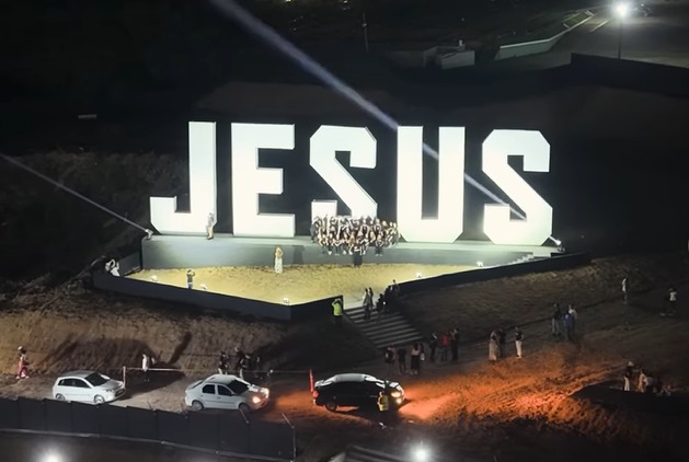 Igreja ergue mirante com letreiro “Jesus” de oito metros em SP