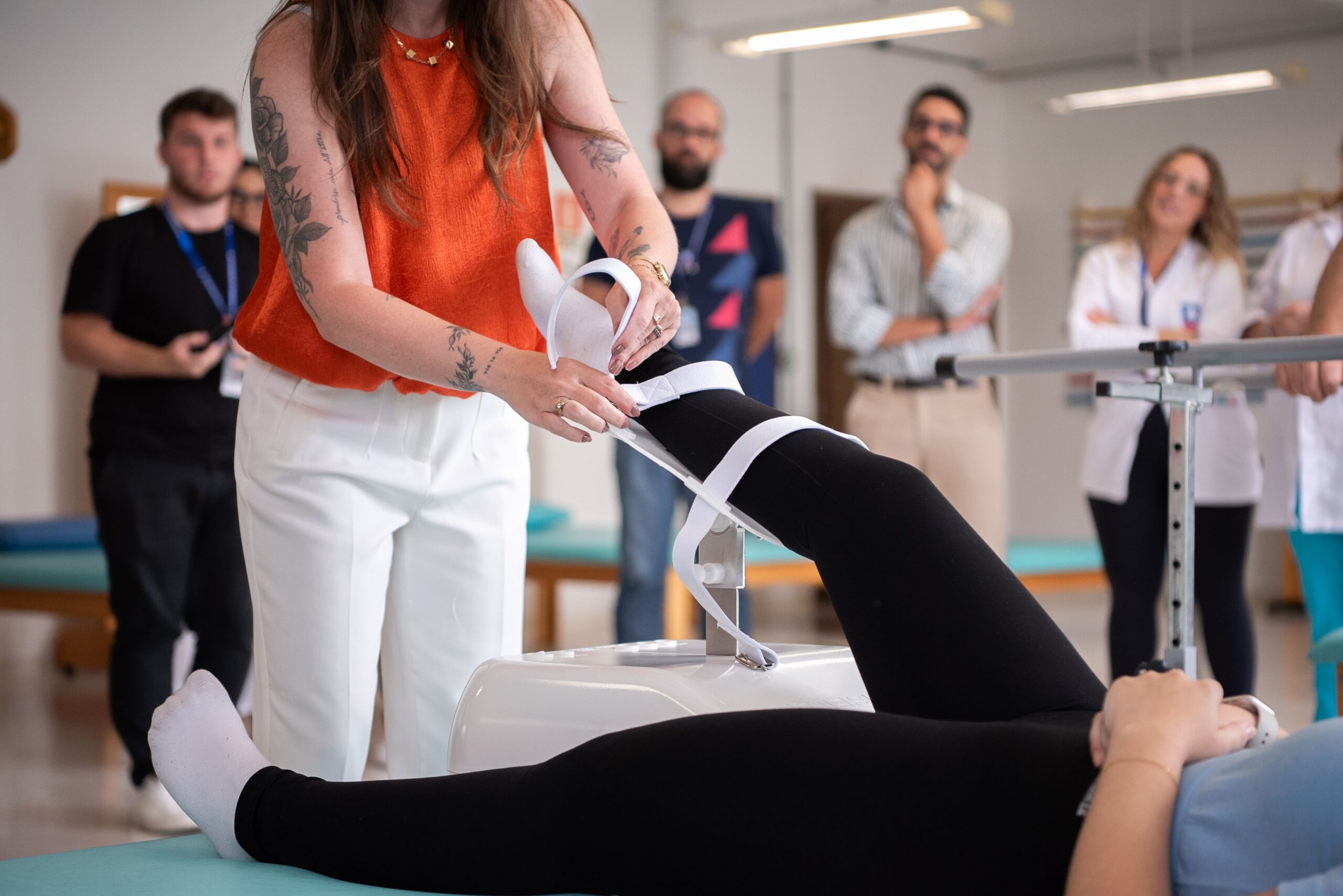 Aparelho inovador criado em universidade do RS ajuda jovem que perdeu movimentos após AVC a se recuperar: 'Surpreendente'