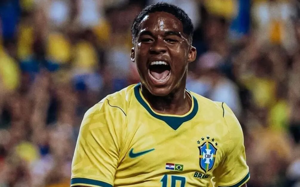 Endrick exalta esposa em sua volta por cima no futebol