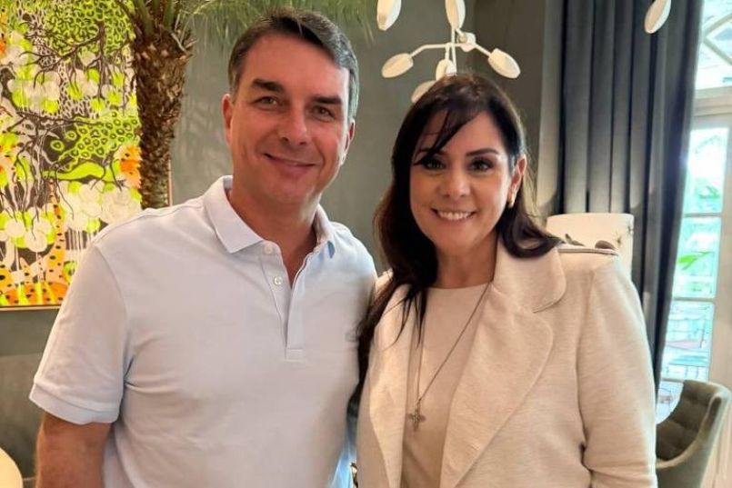 Deputada católica cotada para vice de Flávio é elogiada