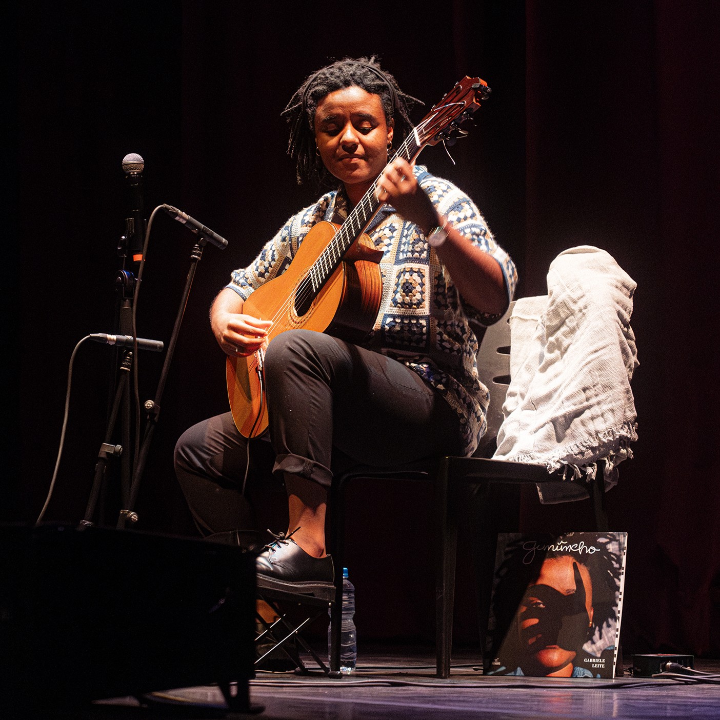 Violonista Gabriele Leite une simpatia, virtuosismo e sentimento em show que abriu (bem) o festival Queremos! no Rio