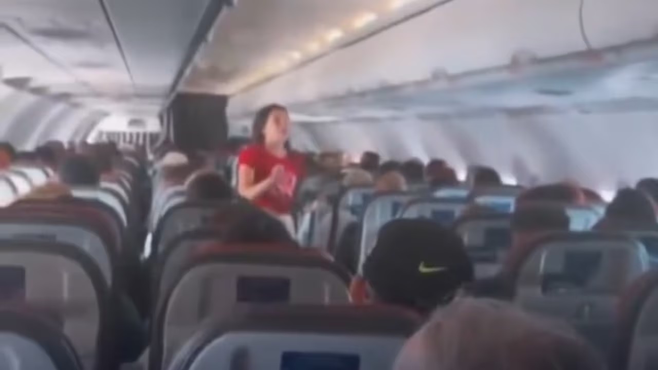 Pastora mirim de 10 anos é abordada após pregar em avião