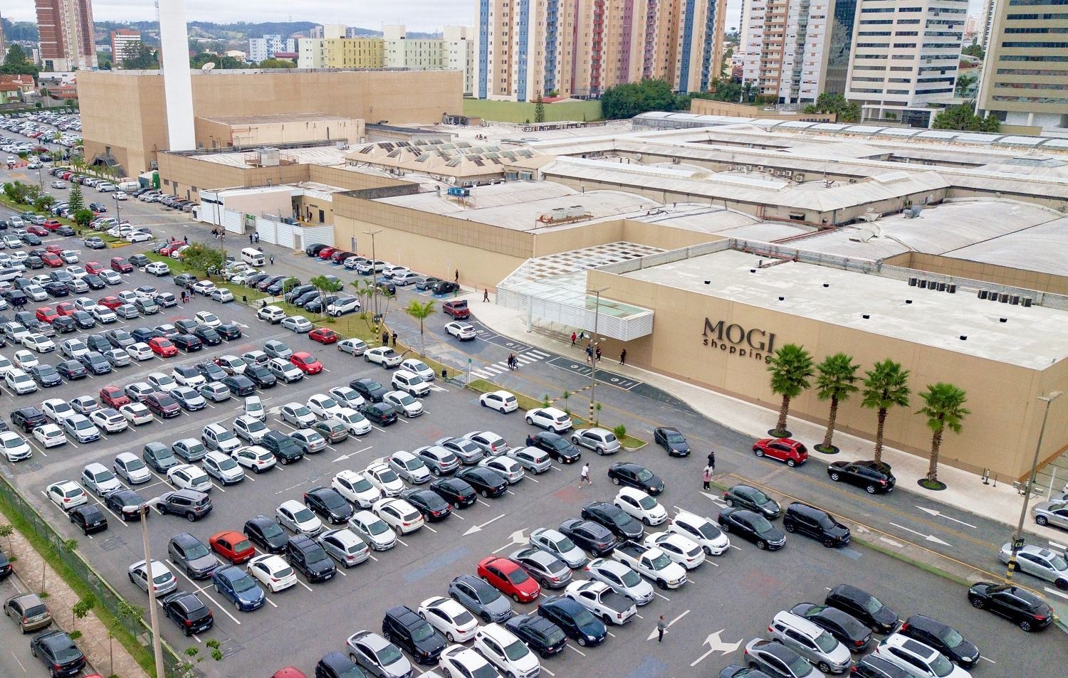 Shoppings do Alto Tietê disponibilizam mais de 50 vagas de emprego nesta terça-feira; veja lista