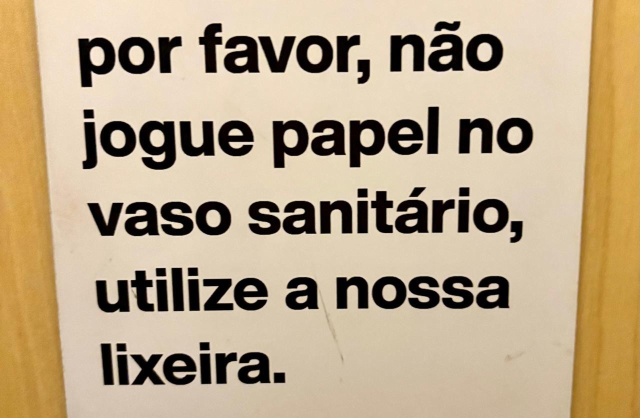 Jogar papel higiênico na privada? Veja 5 motivos para não fazer isso