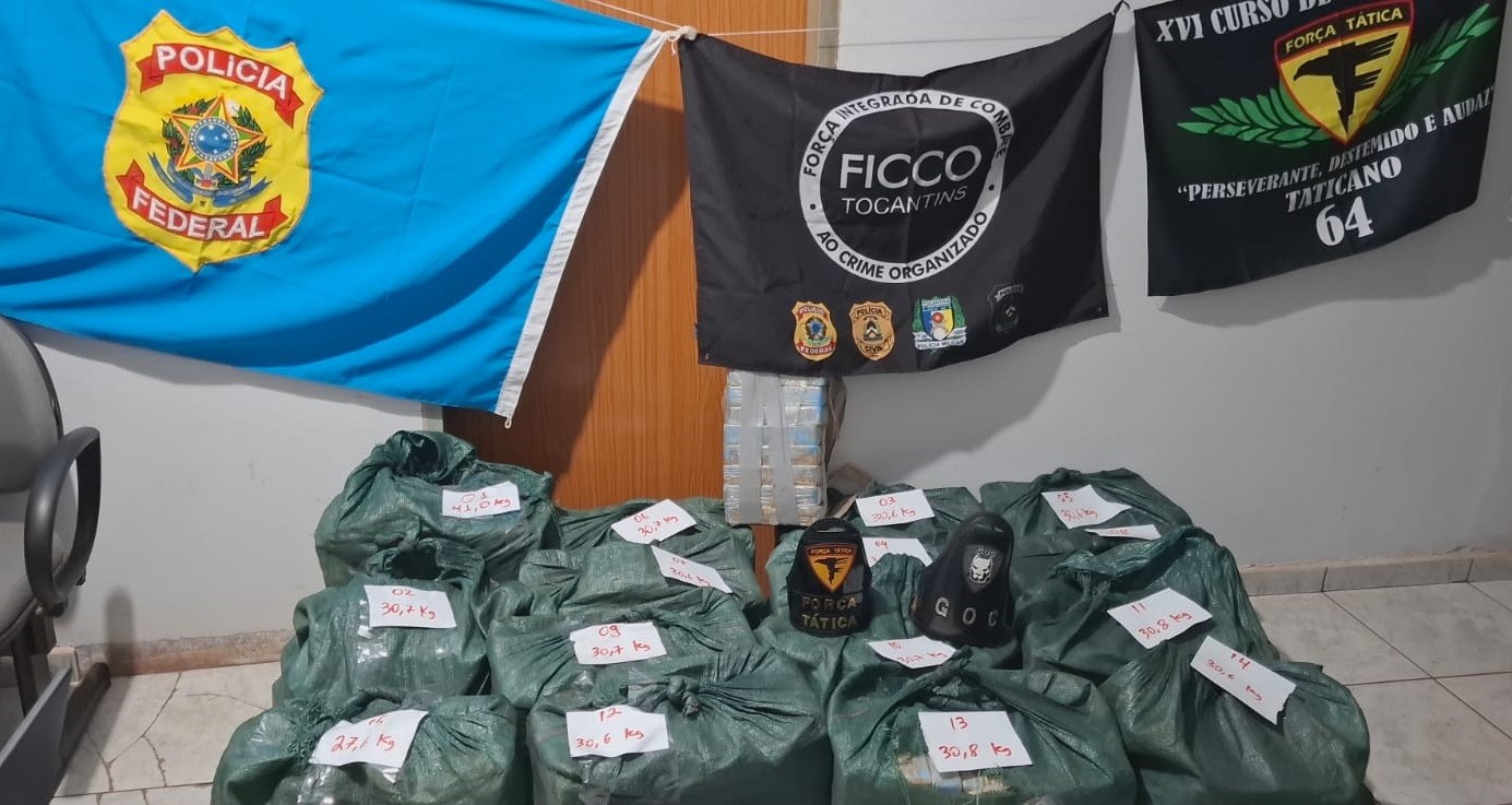 Motorista é preso ao transportar 460 kg de cocaína escondidos em caminhão carregado de abacaxi