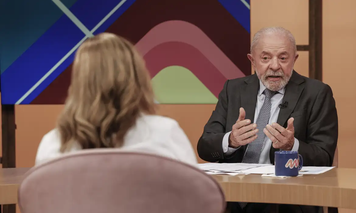 Lula critica período de transição para fim da escala 6×1