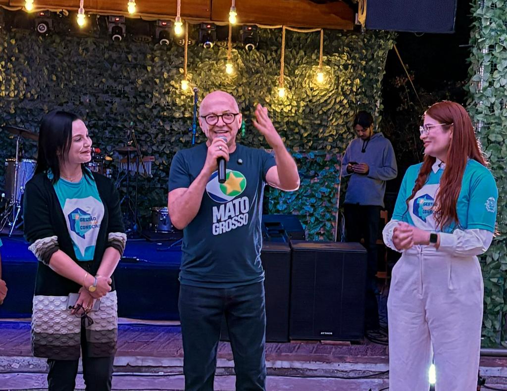 É a escola que conduz nossos jovens para o futuro, afirma governador