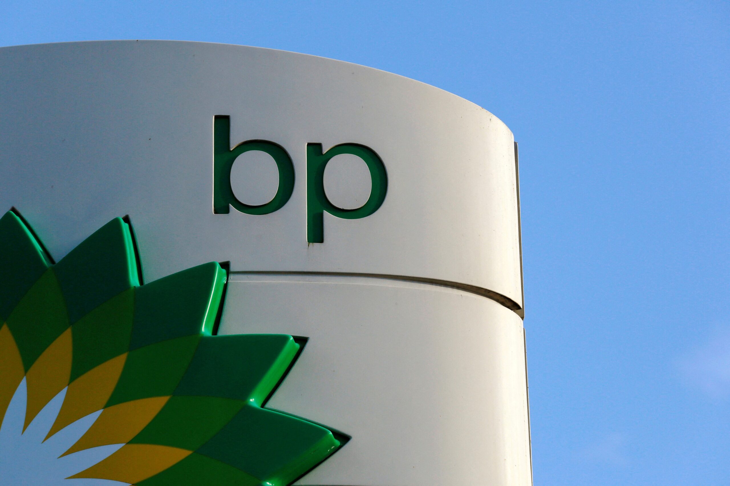 BP demite presidente do conselho por falhas de conduta e gestão