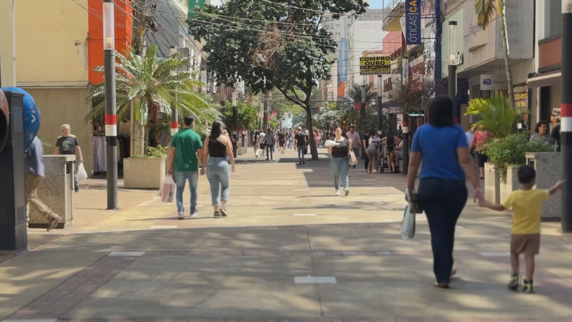 Comércio tem horário especial para as compras do Dia das Mães no interior paulista; confira os horários