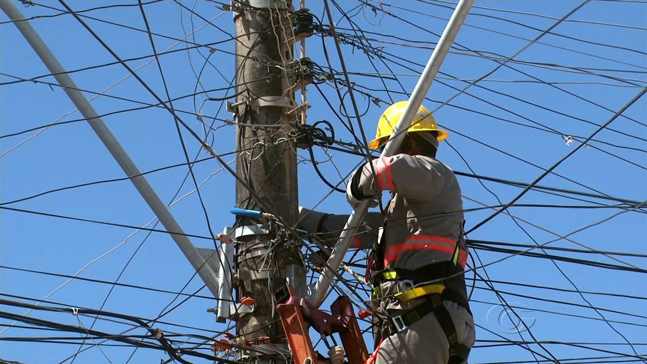 Governo renova concessões de distribuição de energia em 13 estados; Enel fica de fora