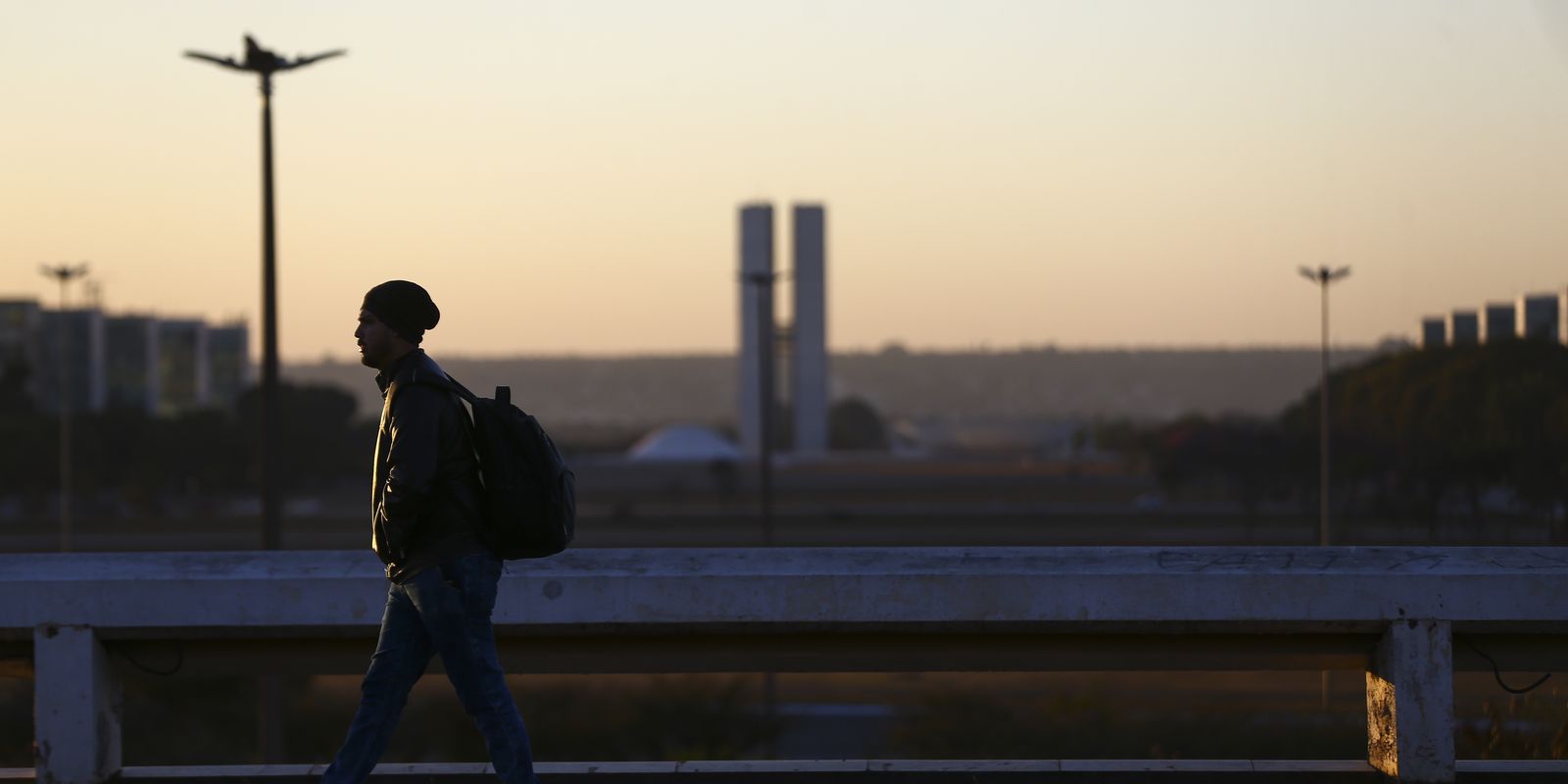Clima seco e frio predomina no centro do país; veja previsão do tempo