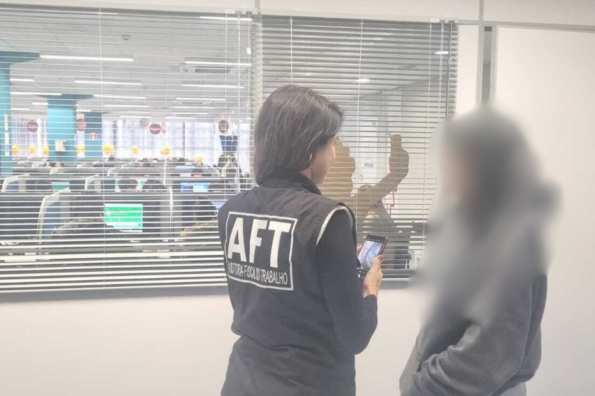 Mais de 300 adolescentes são afastados de telemarketing em Curitiba