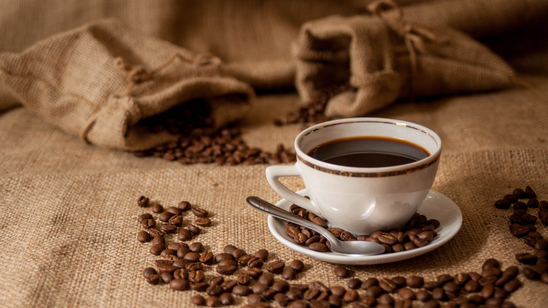 Preço do café tradicional cai, mas descafeinado e especial sobem