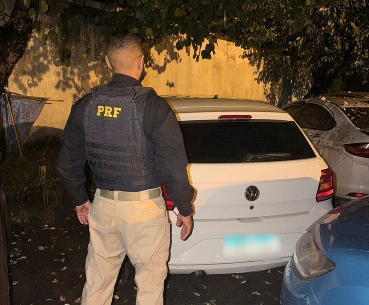 Carro adulterado é apreendido na BR-101, em Casimiro de Abreu