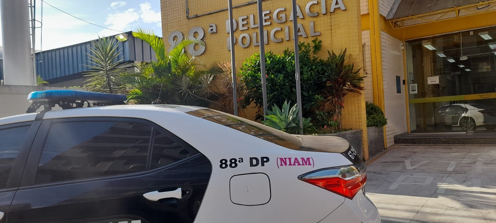 Homem é preso por suspeita de tentar matar ex-companheira a facadas em Barra do Piraí