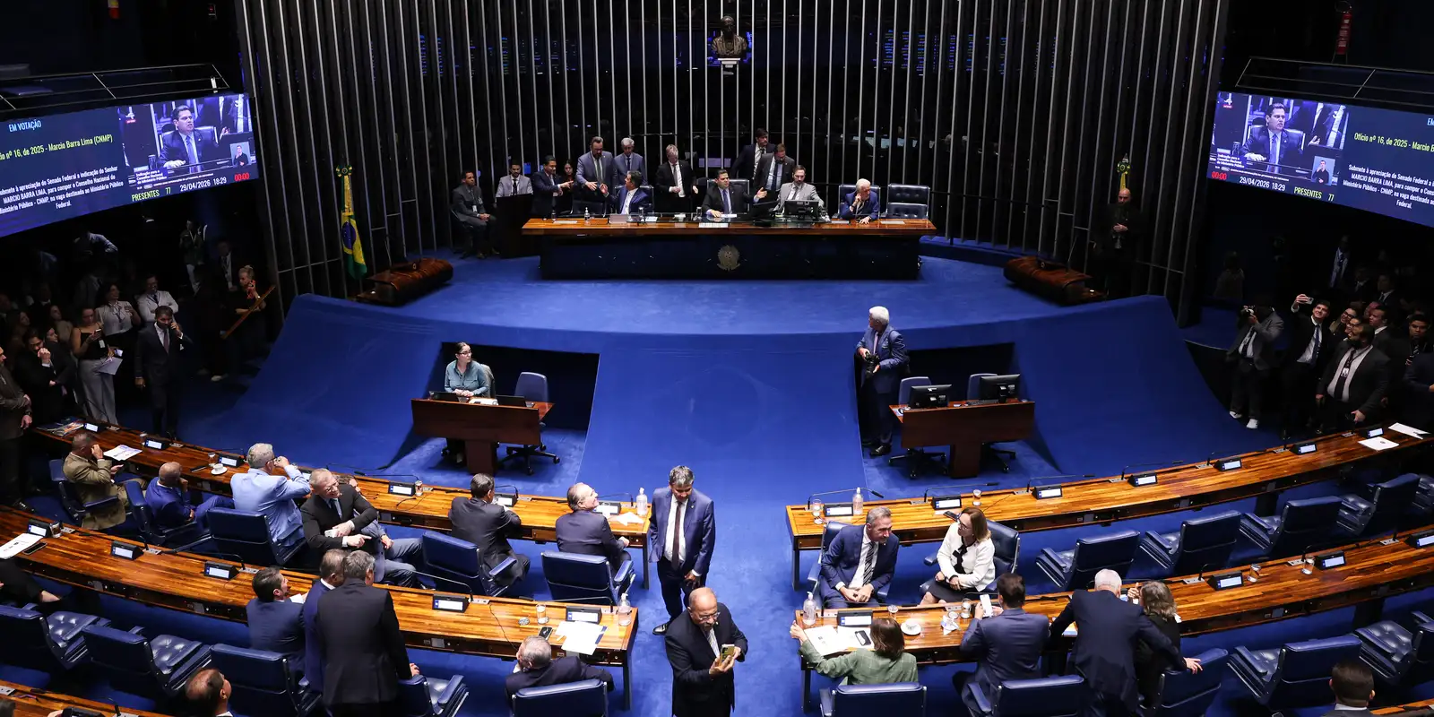 PEC pelo fim da escala 6×1 aguarda tramitação no Senado