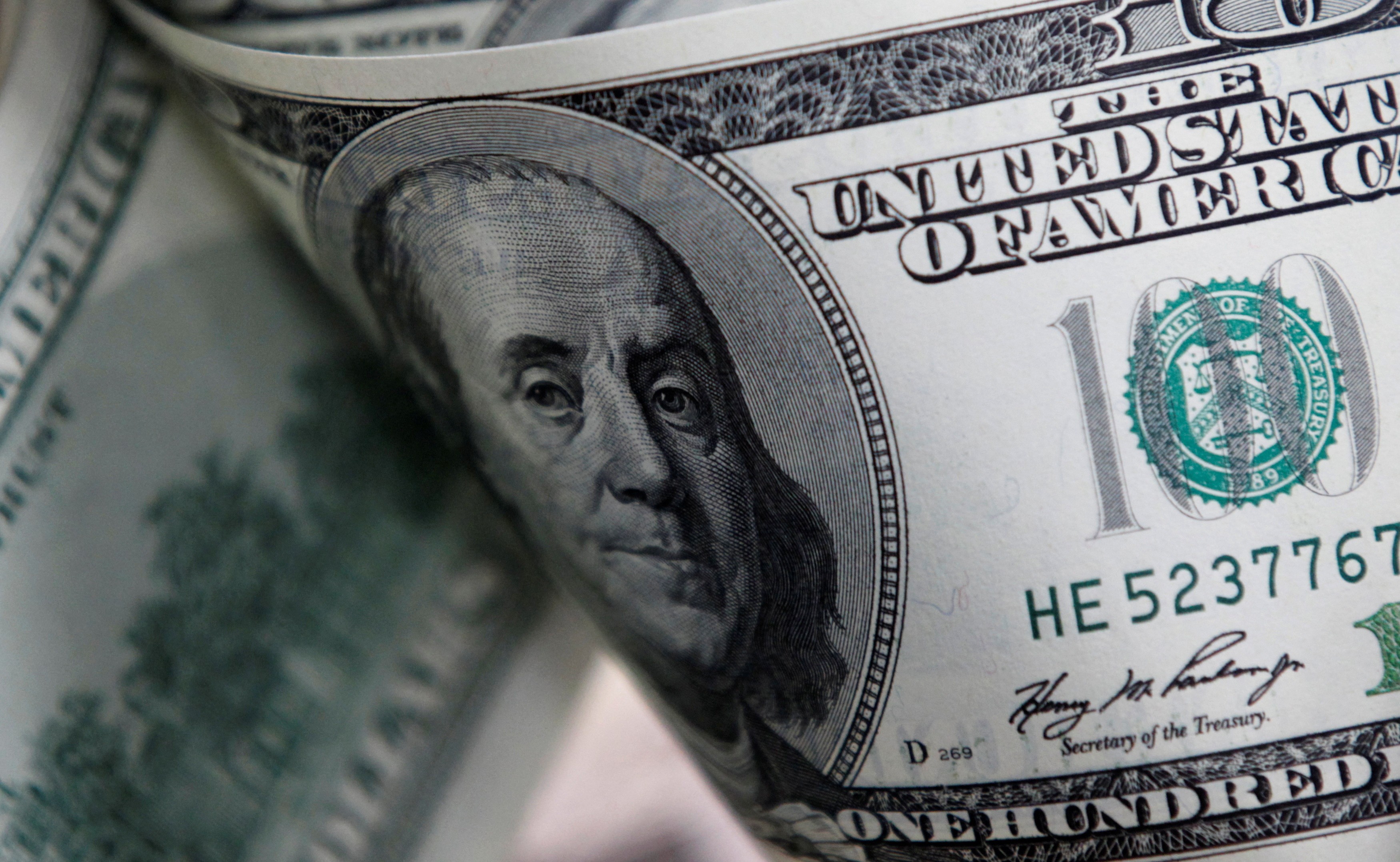 Dólar abre em alta nesta terça-feira, com juros e inflação no radar